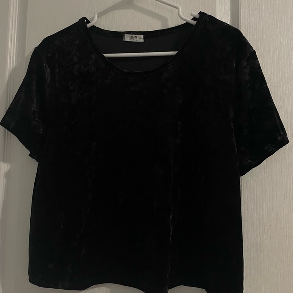 Brand New Ardene Velvet Top - Picture 2 of 3